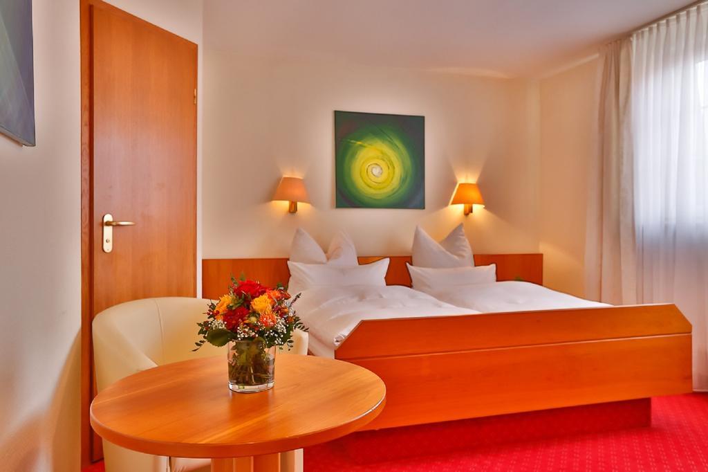 Mayers Waldhorn - Zwischen Reutlingen Und Tuebingen Kusterdingen ห้อง รูปภาพ